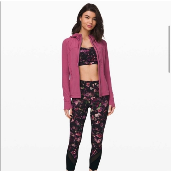 lululemon athletica Tops - EUC Lululemon Energy Bra Floral Illusion size 4 with pad inserts